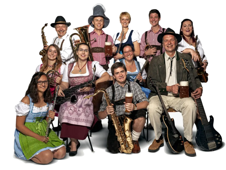 Das Blasorchester des Musikvereins Söllingen in Tracht